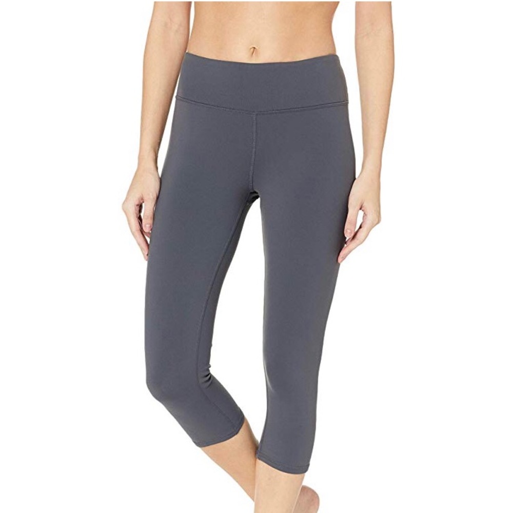Alo Yoga  
Women's Airbrush Capri